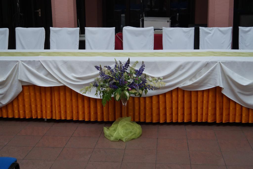 Arbiter Hotel แอลบลอง ภายนอก รูปภาพ