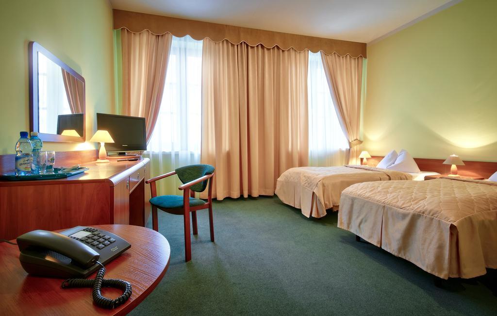 Arbiter Hotel แอลบลอง ภายนอก รูปภาพ